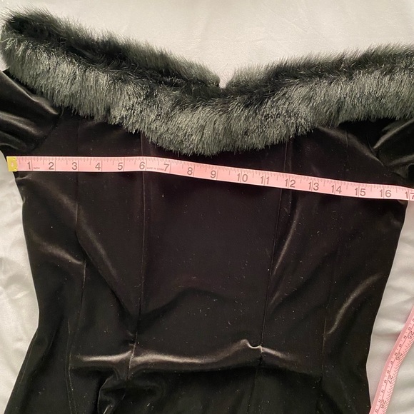Alex Evenings black velvet fur trim off shoulder cocktail dress, Size 10 - Picture 2 of 5